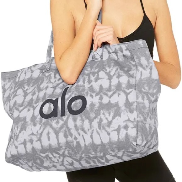 NWT ALO Yoga Gray Tie-Dye Shopper Tote Still In Bag Iconic 48h - Picture 1 of 5